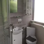 Gościnne Z łazienkami Przy Wrocławiu, Darmowy Parking Hostel Długotęka