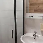 Gościnne Z łazienkami Przy Wrocławiu, Darmowy Parking Hostel