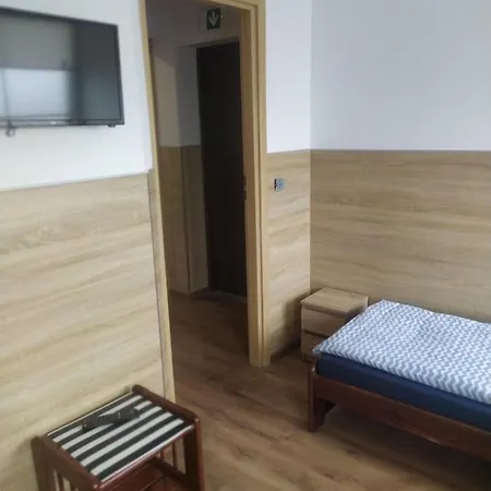 Goscinne Z Lazienkami Przy Wroclawiu, Darmowy Parking Vandrerhjem *