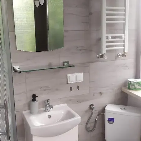 Goscinne Z Lazienkami Przy Wroclawiu, Darmowy Parking Hostel