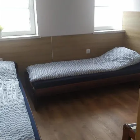 Goscinne Z Lazienkami Przy Wroclawiu, Darmowy Parking Hostel