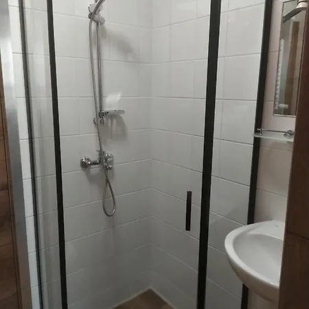 Hostel Goscinne Z Lazienkami Przy Wroclawiu, Darmowy Parking Długotęka