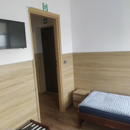 Goscinne Z Lazienkami Przy Wroclawiu, Darmowy Parking Długotęka