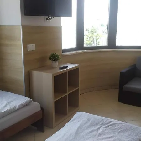 Goscinne Z Lazienkami Przy Wroclawiu, Darmowy Parking Długotęka