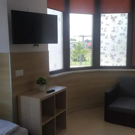 Goscinne Z Lazienkami Przy Wroclawiu, Darmowy Parking Hostel *