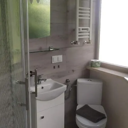 Goscinne Z Lazienkami Przy Wroclawiu, Darmowy Parking Hostel Długotęka