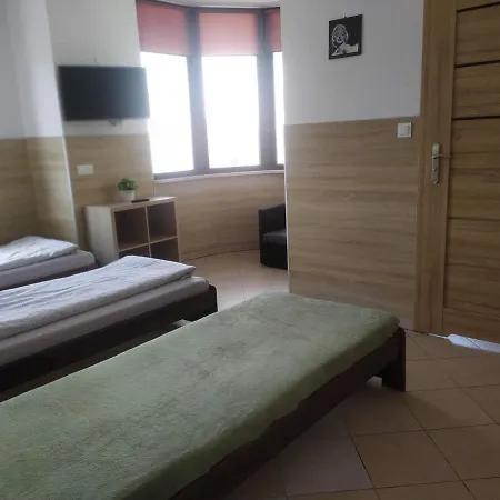 Albergue Hostel Byków Wrocławska *