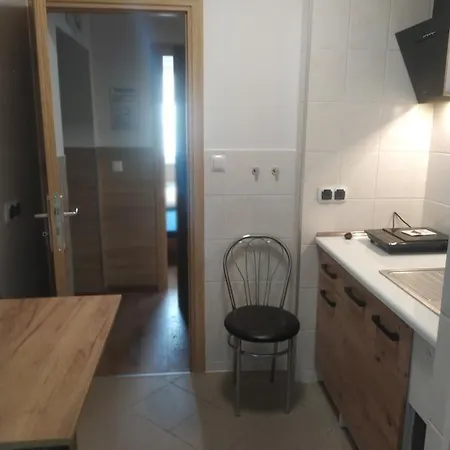 Hostel Goscinne Z Lazienkami Przy Wroclawiu, Darmowy Parking