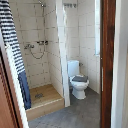 Goscinne Z Lazienkami Przy Wroclawiu, Darmowy Parking Długotęka