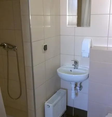 Hostel Goscinne Z Lazienkami Przy Wroclawiu, Darmowy Parking