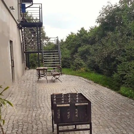 Goscinne Z Lazienkami Przy Wroclawiu, Darmowy Parking