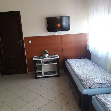 Hostel Goscinne Z Lazienkami Przy Wroclawiu, Darmowy Parking