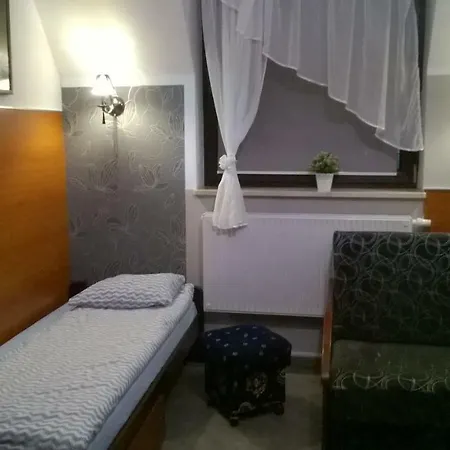 Goscinne Z Lazienkami Przy Wroclawiu, Darmowy Parking