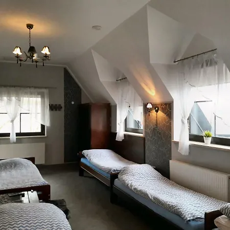 Goscinne Z Lazienkami Przy Wroclawiu, Darmowy Parking