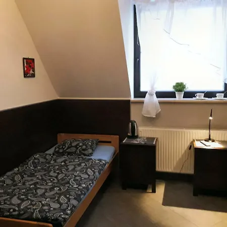 Hostel Goscinne Z Lazienkami Przy Wroclawiu, Darmowy Parking Długotęka