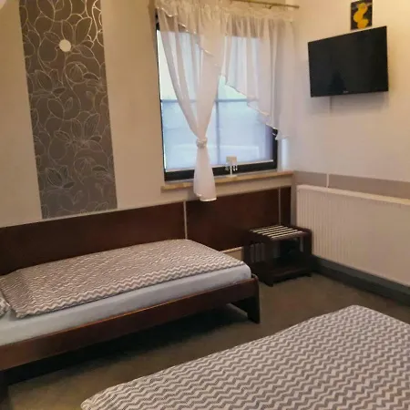 Goscinne Z Lazienkami Przy Wroclawiu, Darmowy Parking * Długotęka