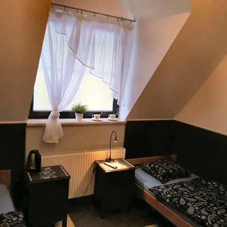 Goscinne Z Lazienkami Przy Wroclawiu, Darmowy Parking