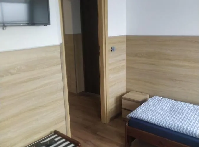 Gościnne Z łazienkami Przy Wrocławiu, Darmowy Parking Hostel *