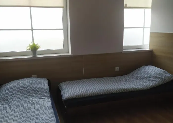 Gościnne Z łazienkami Przy Wrocławiu, Darmowy Parking Hostel