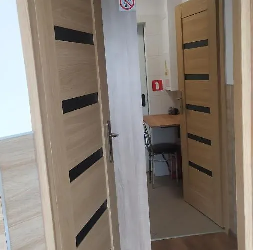 Gościnne Z łazienkami Przy Wrocławiu, Darmowy Parking Hostel Długotęka