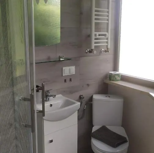 Gościnne Z łazienkami Przy Wrocławiu, Darmowy Parking Hostel Długotęka