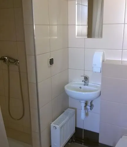 Hostel Gościnne Z łazienkami Przy Wrocławiu, Darmowy Parking