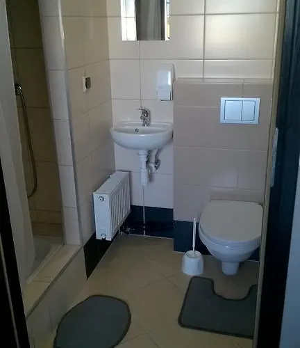 Gościnne Z łazienkami Przy Wrocławiu, Darmowy Parking