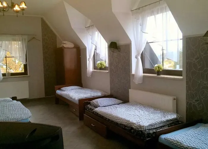 Gościnne Z łazienkami Przy Wrocławiu, Darmowy Parking Hostel *