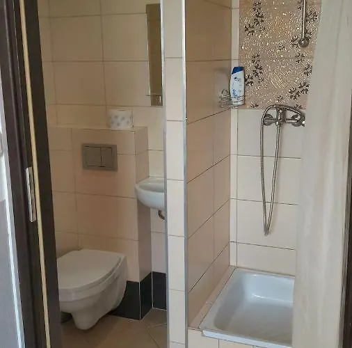 Hostel Gościnne Z łazienkami Przy Wrocławiu, Darmowy Parking *