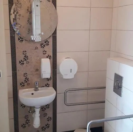 Gościnne Z łazienkami Przy Wrocławiu, Darmowy Parking Długotęka