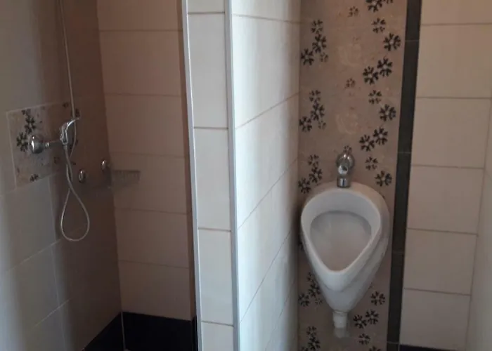 Gościnne Z łazienkami Przy Wrocławiu, Darmowy Parking Hostel Długotęka