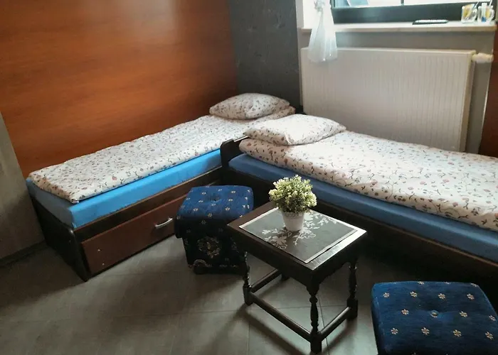 Gościnne Z łazienkami Przy Wrocławiu, Darmowy Parking Hostel