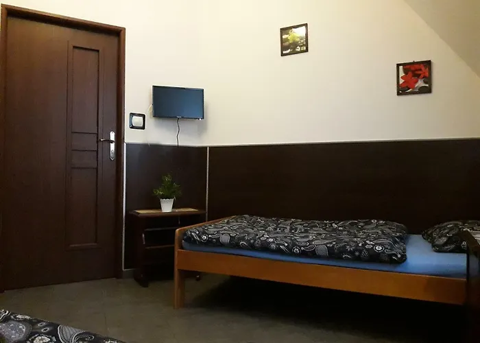 Gościnne Z łazienkami Przy Wrocławiu, Darmowy Parking Hostel Długotęka
