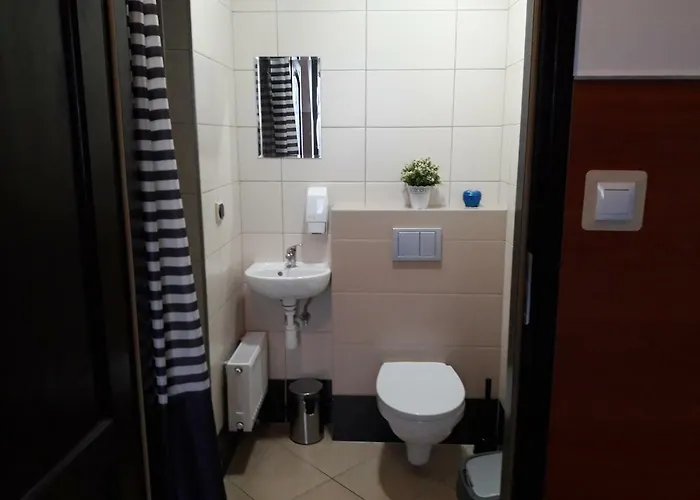 Hostel Gościnne Z łazienkami Przy Wrocławiu, Darmowy Parking *
