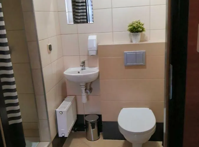 Hostel Gościnne Z łazienkami Przy Wrocławiu, Darmowy Parking Długotęka